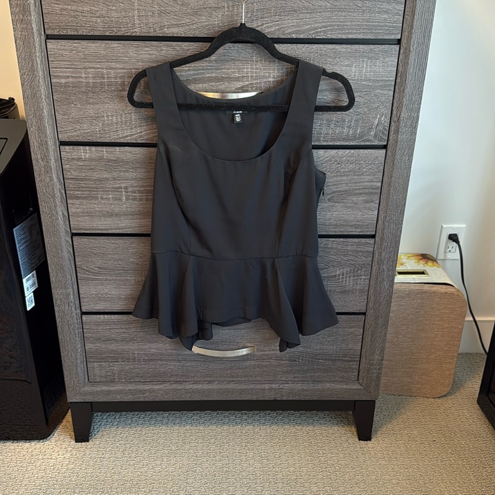 Top fit and flare. Zip on side Jacob brand